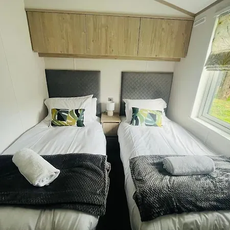 Hideaway Retreat With Hot Tub *