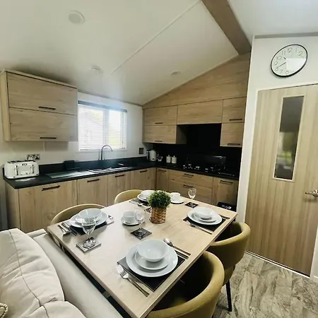 Hideaway Retreat With Hot Tub * York