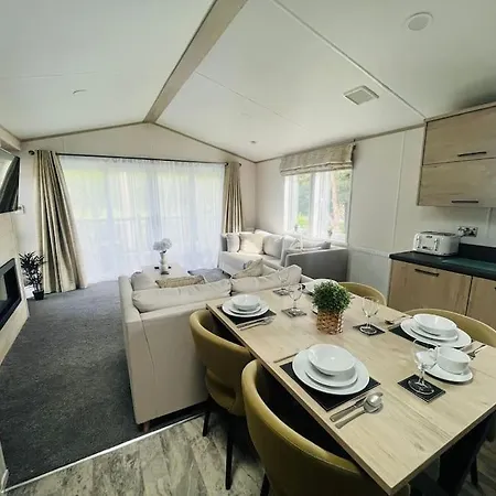 Hideaway Retreat With Hot Tub *