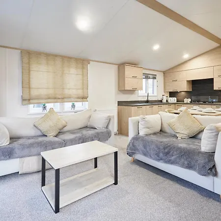 Hideaway Retreat With Hot Tub *