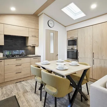 Nyaraló Hideaway Retreat With Hot Tub *