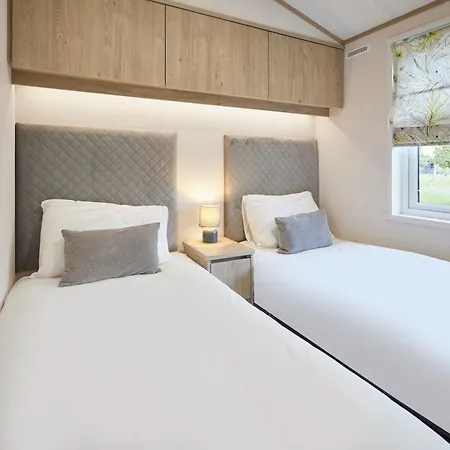 بيت للعطل Hideaway Retreat With Hot Tub