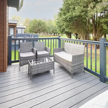 Hideaway Retreat With Hot Tub