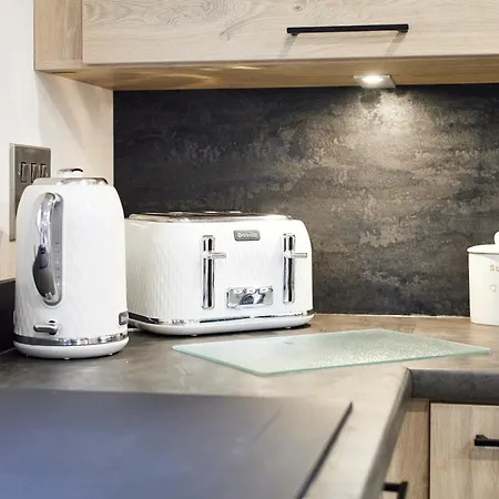 بيت للعطل Hideaway Retreat With Hot Tub *