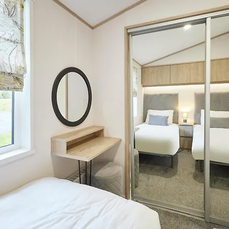 Hideaway Retreat With Hot Tub يورك