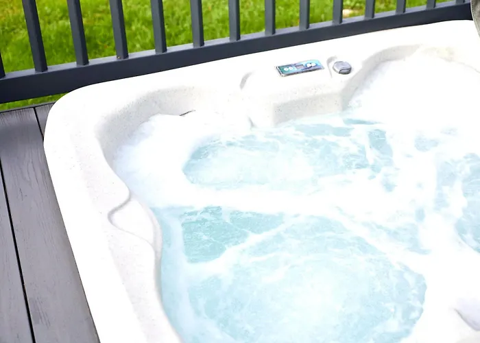 Hideaway Retreat With Hot Tub *