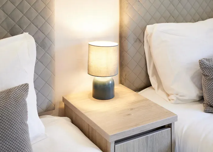 Hideaway Retreat With Hot Tub *