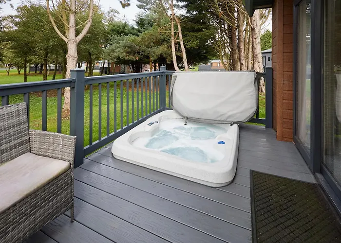 Hideaway Retreat With Hot Tub * York