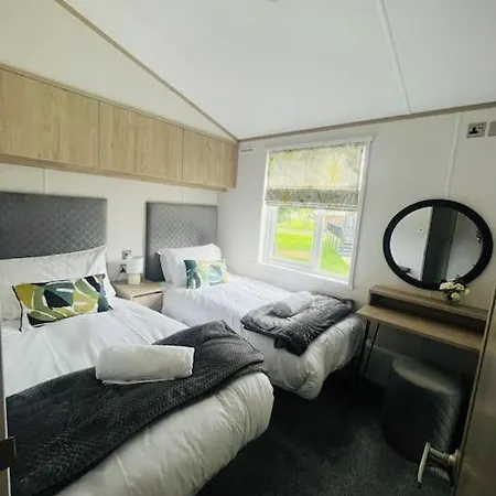 Hideaway Retreat With Hot Tub Holiday home *