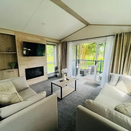 Hideaway Retreat With Hot Tub