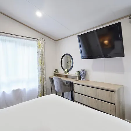 Hideaway Retreat With Hot Tub Feriehus York
