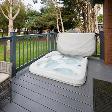 Hideaway Retreat With Hot Tub * York